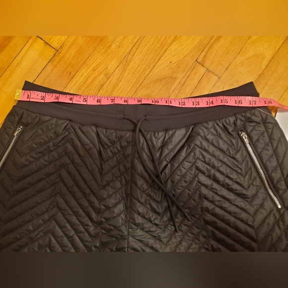 NWT Athleta "Apres Ski" Quilted mini short. Black. Size 14. Plus size. - Picture 11 of 13